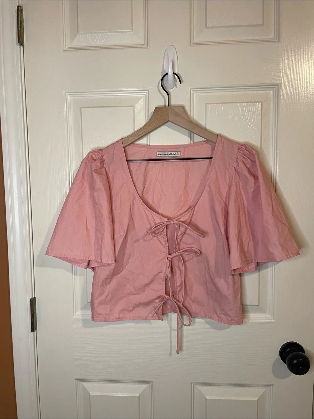 Abercrombie & Fitch Puff Sleeve Tie Up Blouse in Baby Pink Size Small